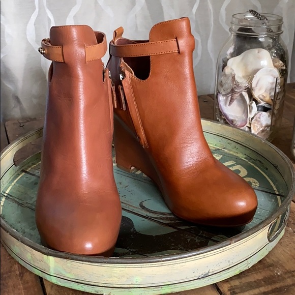 Cognac Booties - Picture 3 of 8